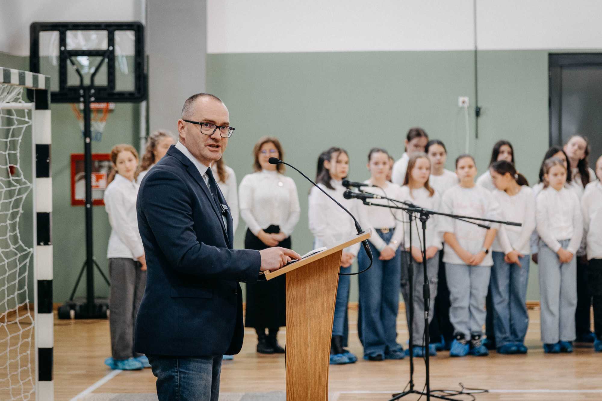 A polgármester elmondta, a tornaterem javarészt a város saját költségvetéséből épült