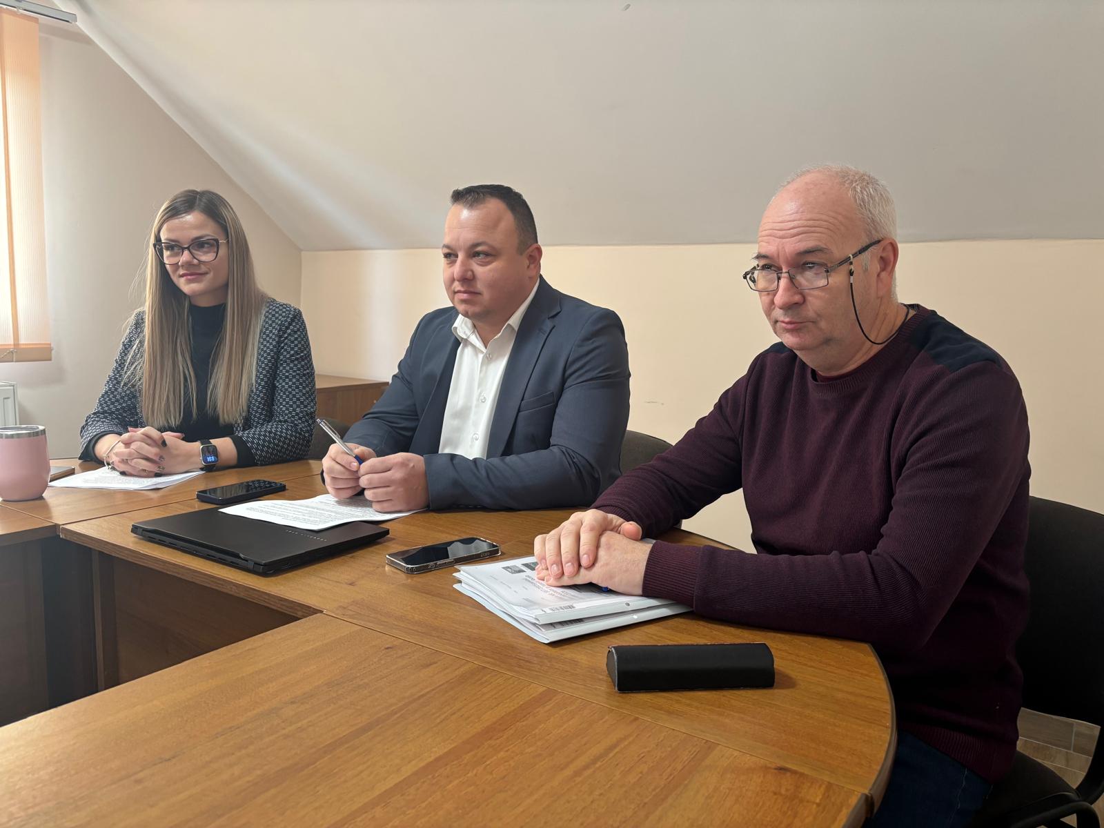 Kádár Imola, Kolcza István és Papp Attila ismertette a kezdeményezést | Fotó: Kovács Zsolt