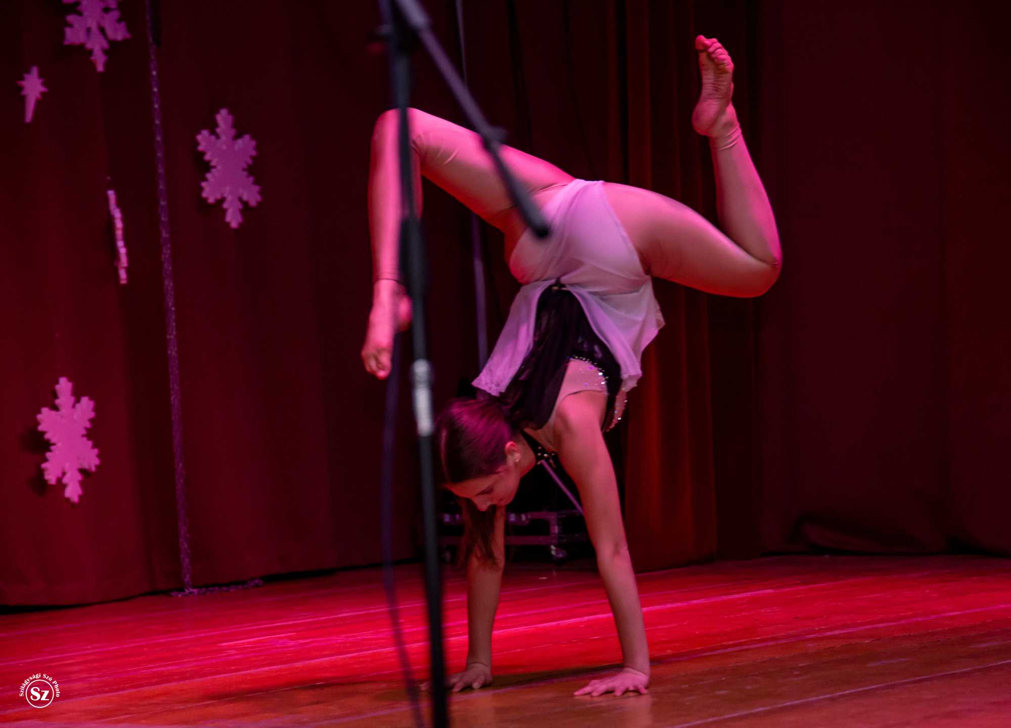 Seres Leila balettel kezdte, de hamar váltott a dinamikusabb mozgásformára 