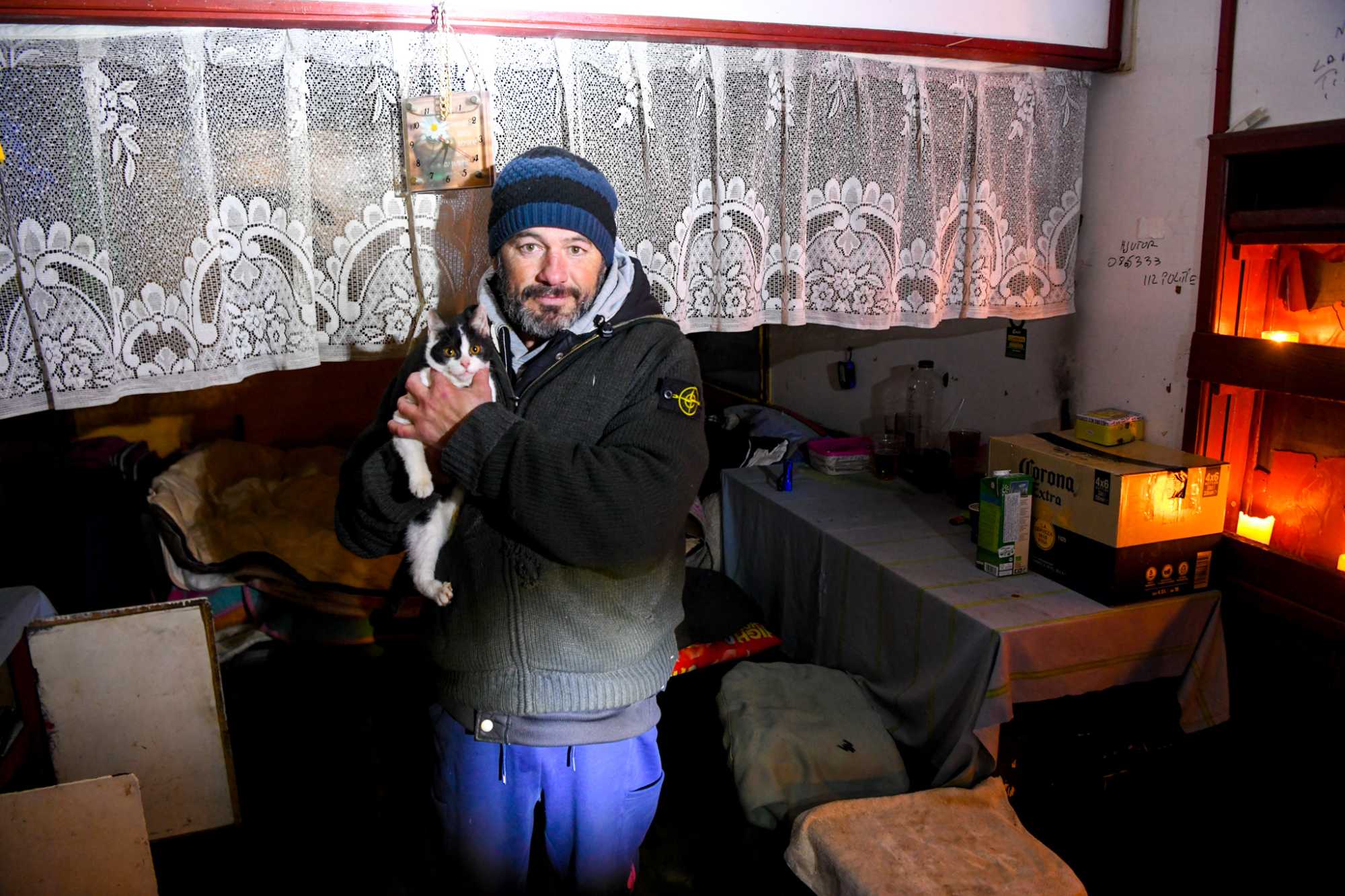 Ghițuka hűséges társával, Bobița cicával