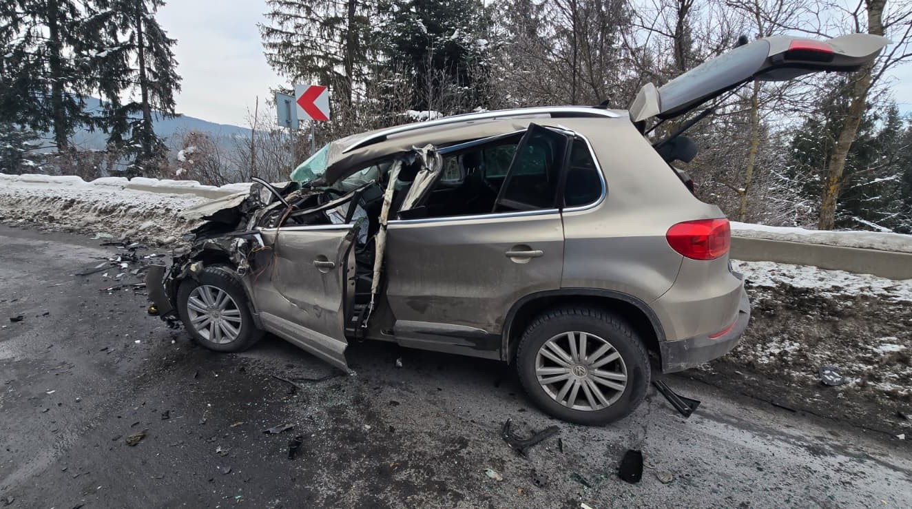 A balesetben súlyosan megrongálódtak a jármüvek | Fotó: ISU Harghita