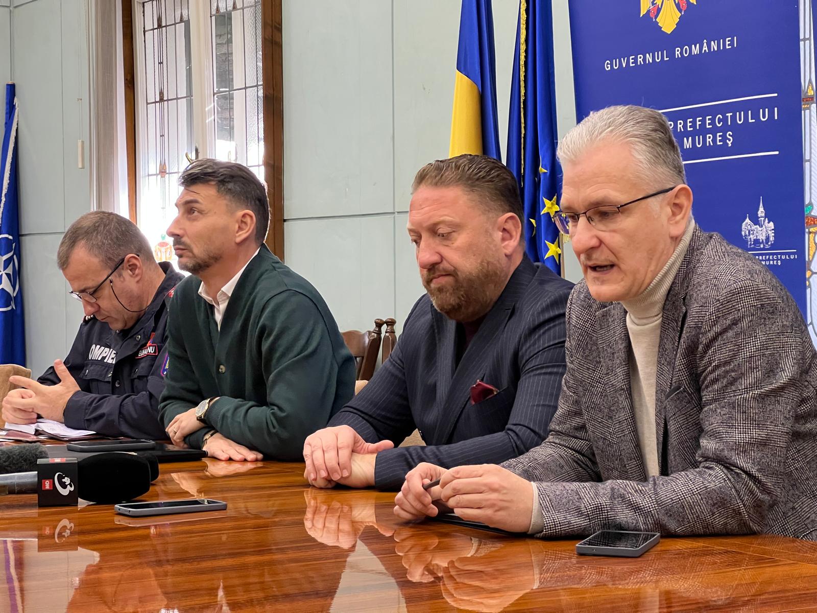 Colonel Buhăianu Cristian ISU, Vlad Sorin a vízügyi igazgatóság vezetője, Barabási Antal Szabolcs prefektus és Sipos Levente az Aquaserv vezérigazgatója | Fotó: Rákóczi Kinga