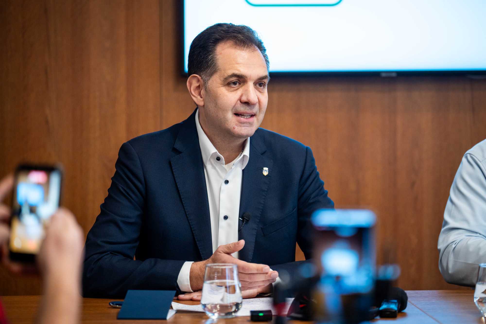 Úgy döntöttek, csökkentik az adót.