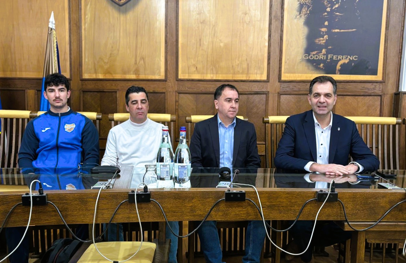 Kernaszt Máté, Kernaszt Huba, Miklós Ervin és Antal Árpád sajtótájékoztató jelentették be, hogy kevesebb lesz a pénz a programra | Fotó: Kovács Zsolt