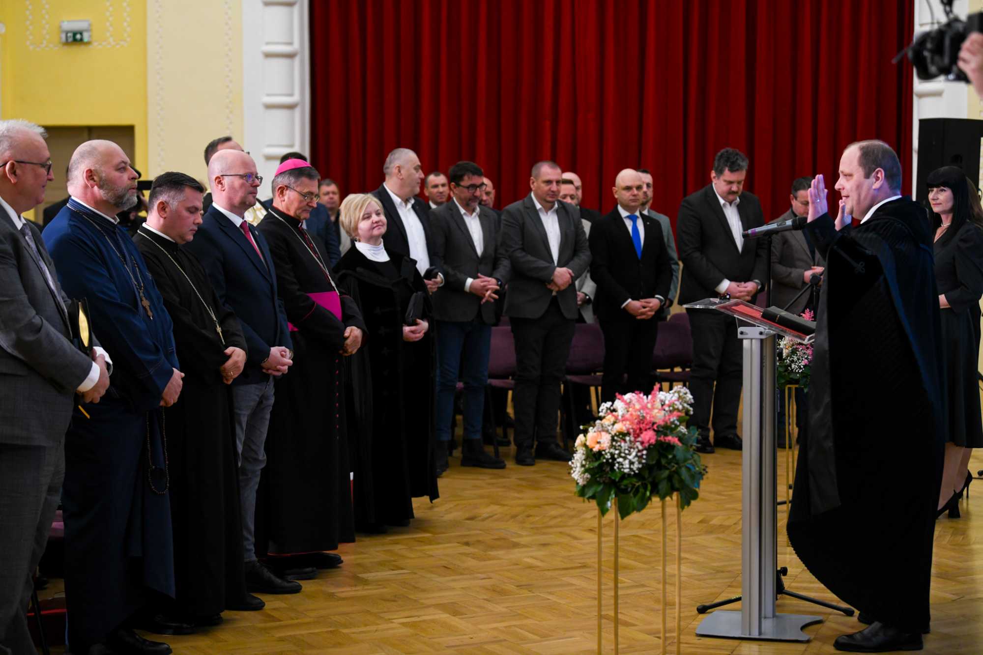 Imádkoztak az emberekért. 