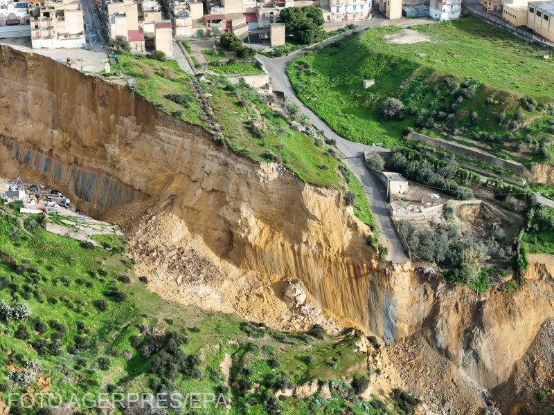 Ezer embernek kellett elhagynia az otthonát. | Fotó: Agerpres