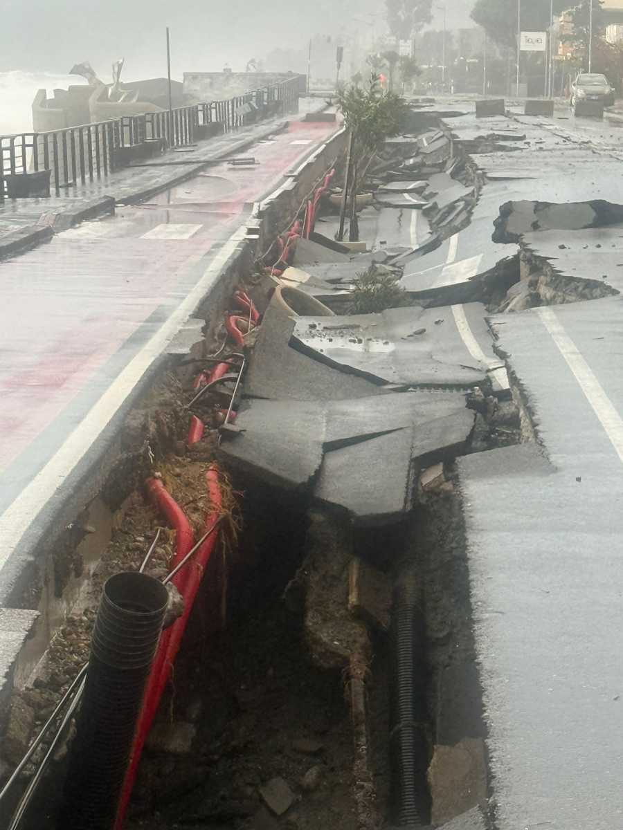 A többnapos vihar és esőzés miatt utak szakadtak le, sínek rongálódtak meg többek között. | Fotó: Meteoplus/Facebook