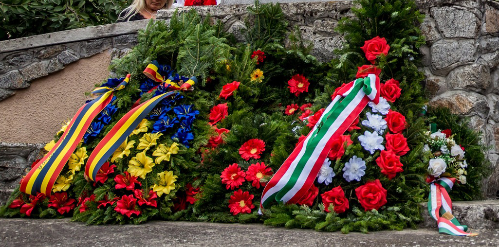 Az önkormányzatok a természetes anyagokból készült koszorúk beszerzésére bátorítanak | Fotó: Kulcsár Mária