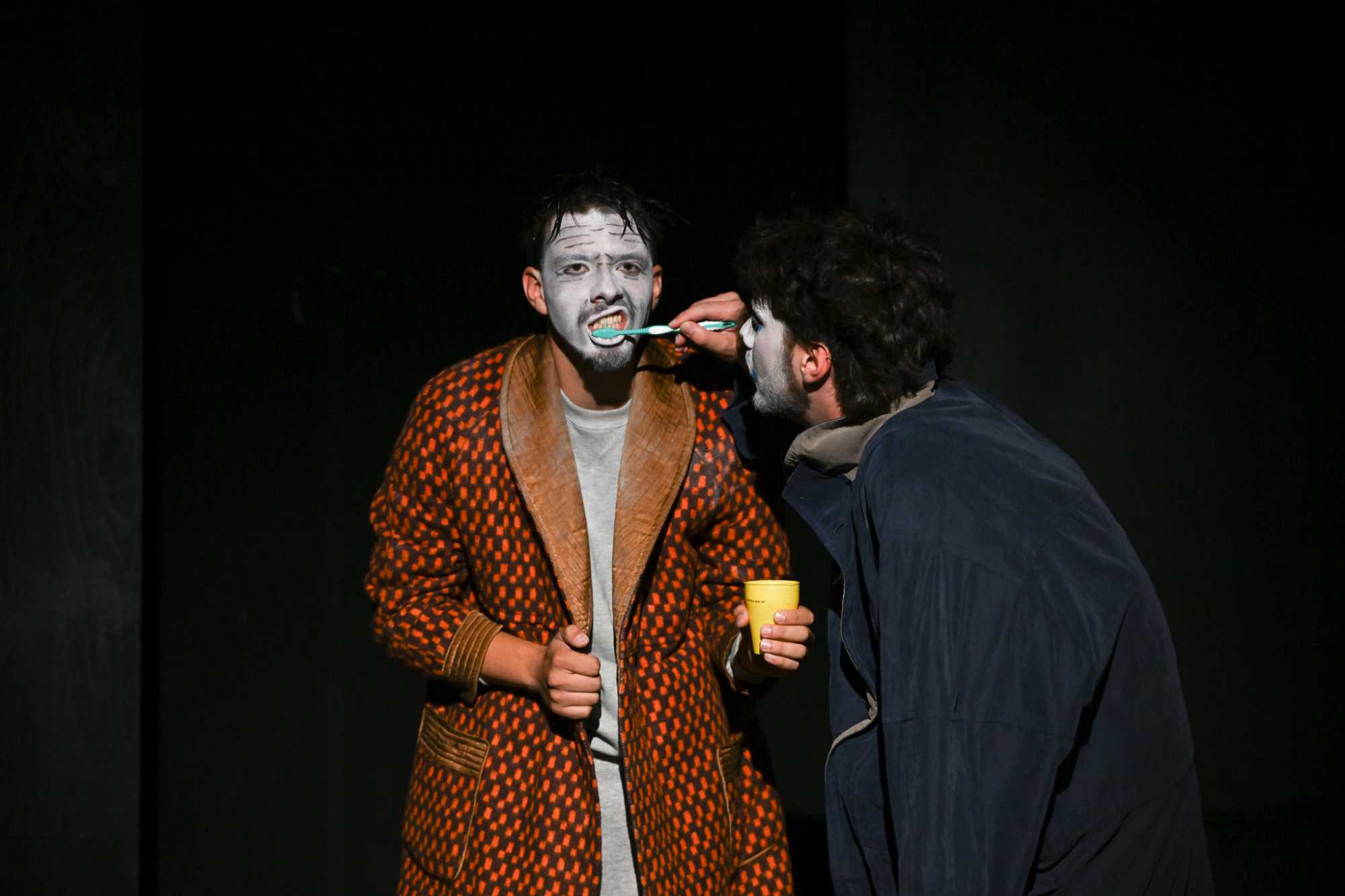 Sárosi Áron és Balázs-Kőmíves Ádám az It’s easier if: előadásban.