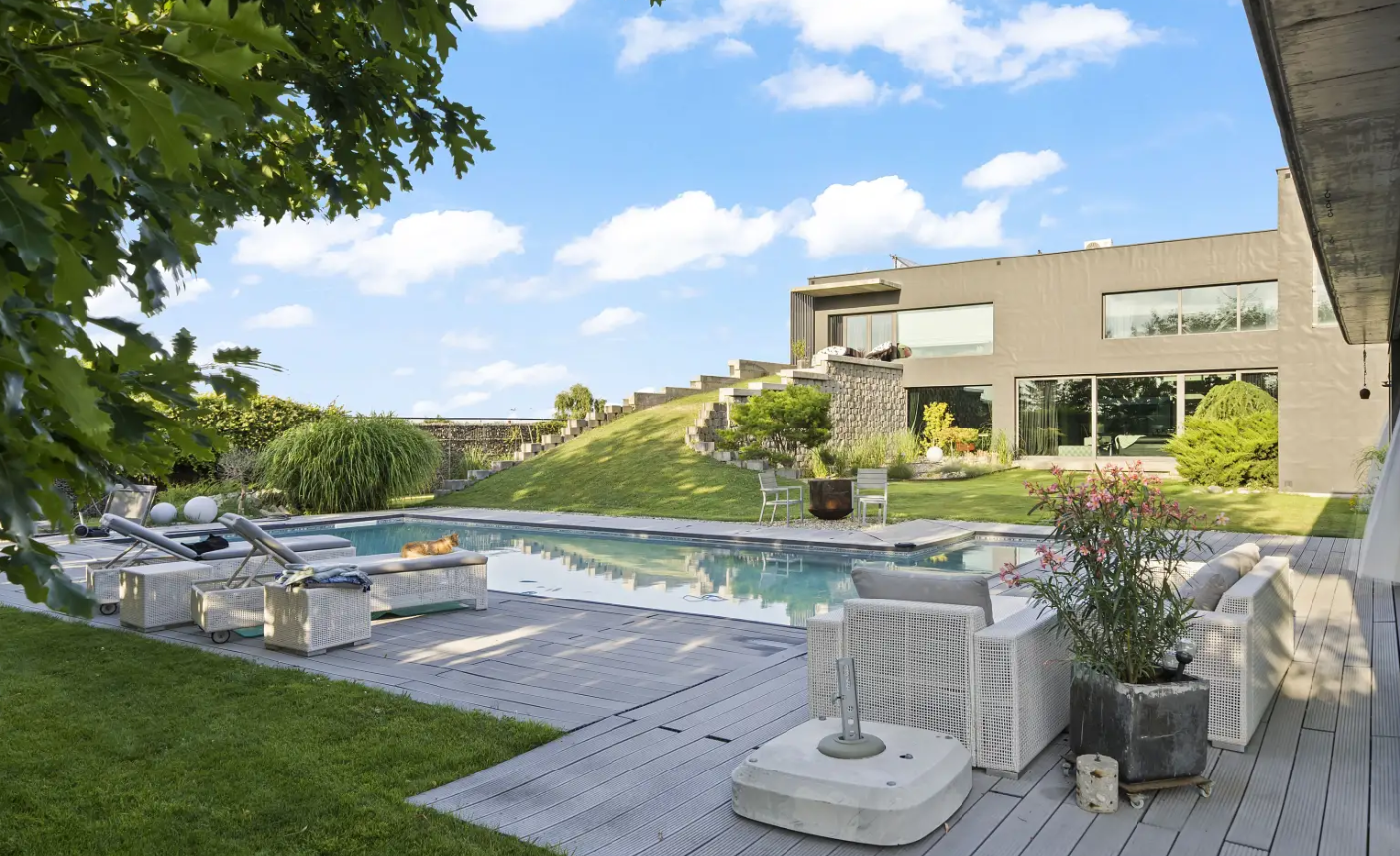 Kilenc millió euróért árulják ezt a 12 szobás Otopeniben található villát | Fotó: Skia One