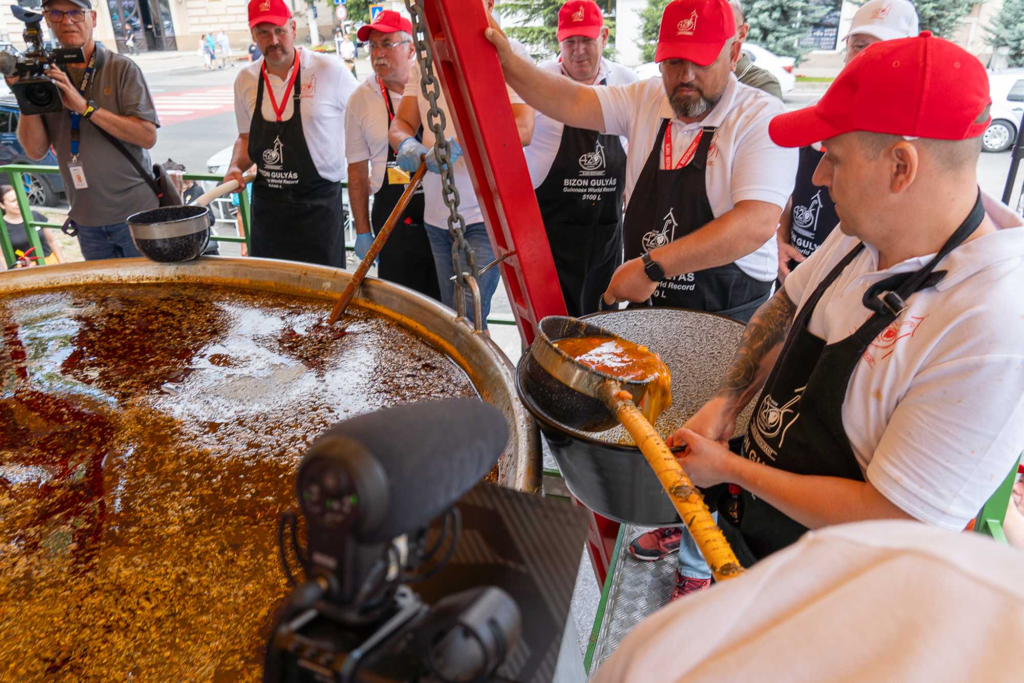 Az első adag nem sokkal 14 &oacute;ra előtt ker&uuml;lt az asztalokra.