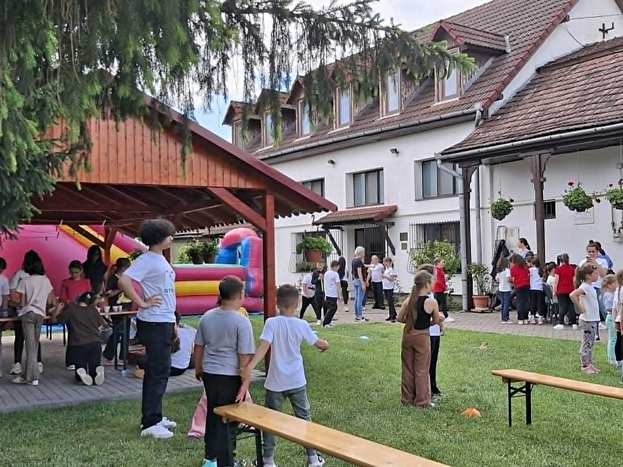 Százhúsz magyar gyerek számára szerveztek élménydús tevékenységeket Nagyenyeden | Fotó: Basa Emese