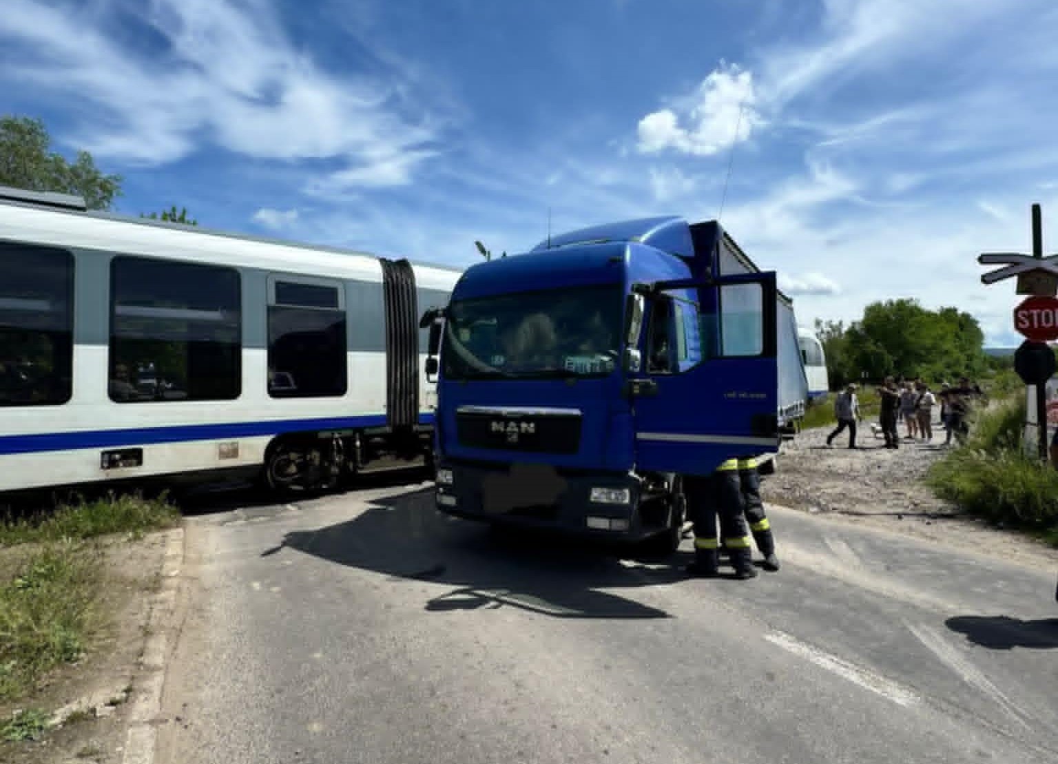Vonat és kamion ütközött