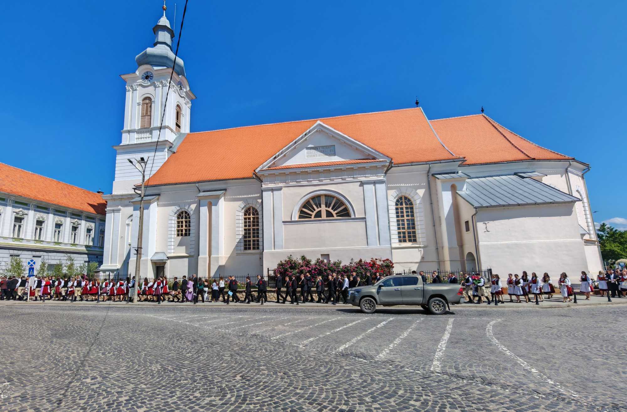 Az Aporos diákok végig vonultak a főtéren