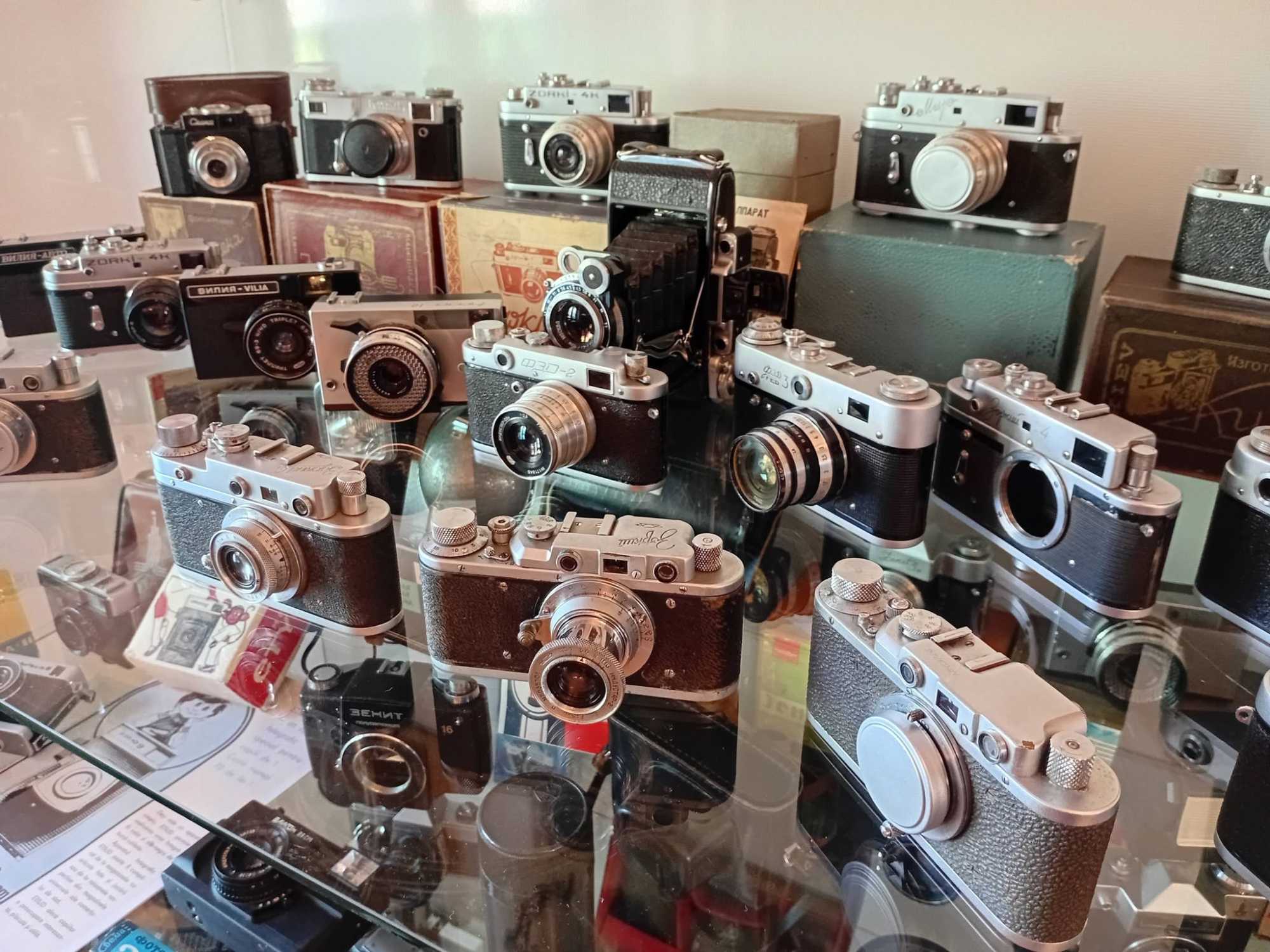 1500 fényképezőgép egy helyen. | Fotó: Muzeul Naţional al Carpaţilor Răsăriteni