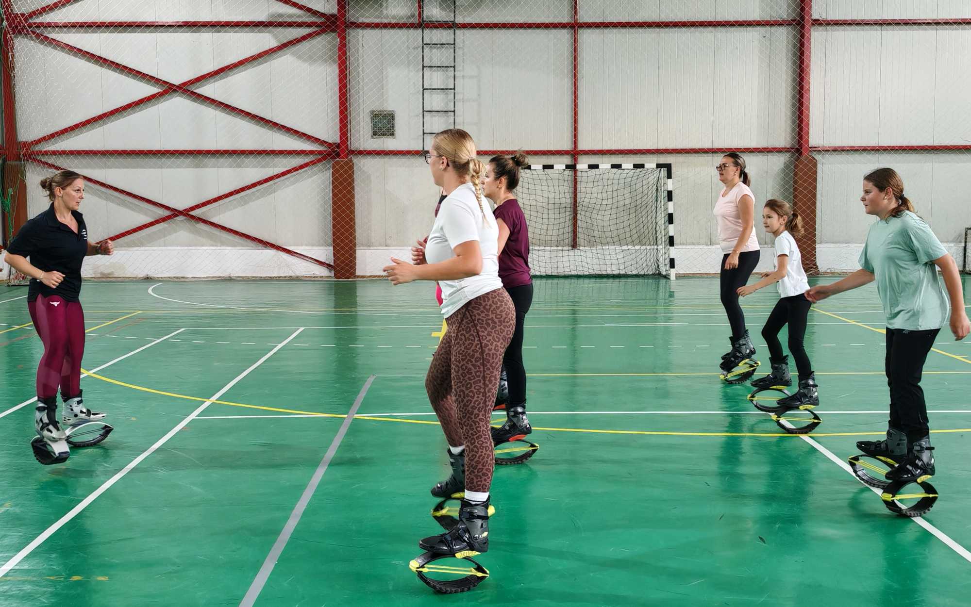 Kangoo a Turóczi Mózes iskola sporttermében.