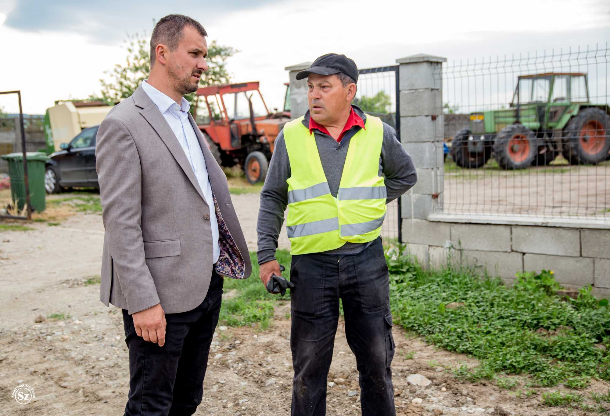 Béres Zoltán polgármester (balra) elmondása szerint egy évtizedes folyamat végére tettek pontot | Fotó: Kulcsár Mária