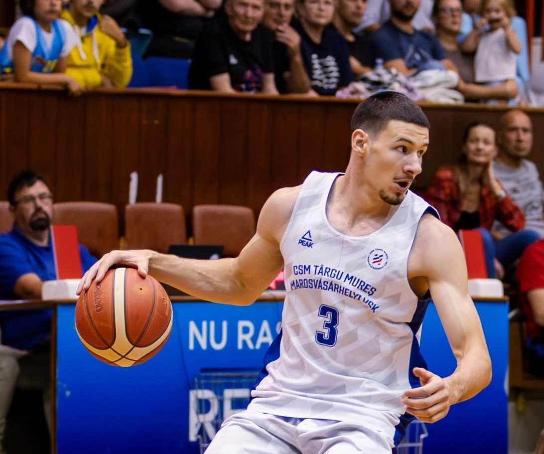 Nem akar szülőföldjétől távol játszani