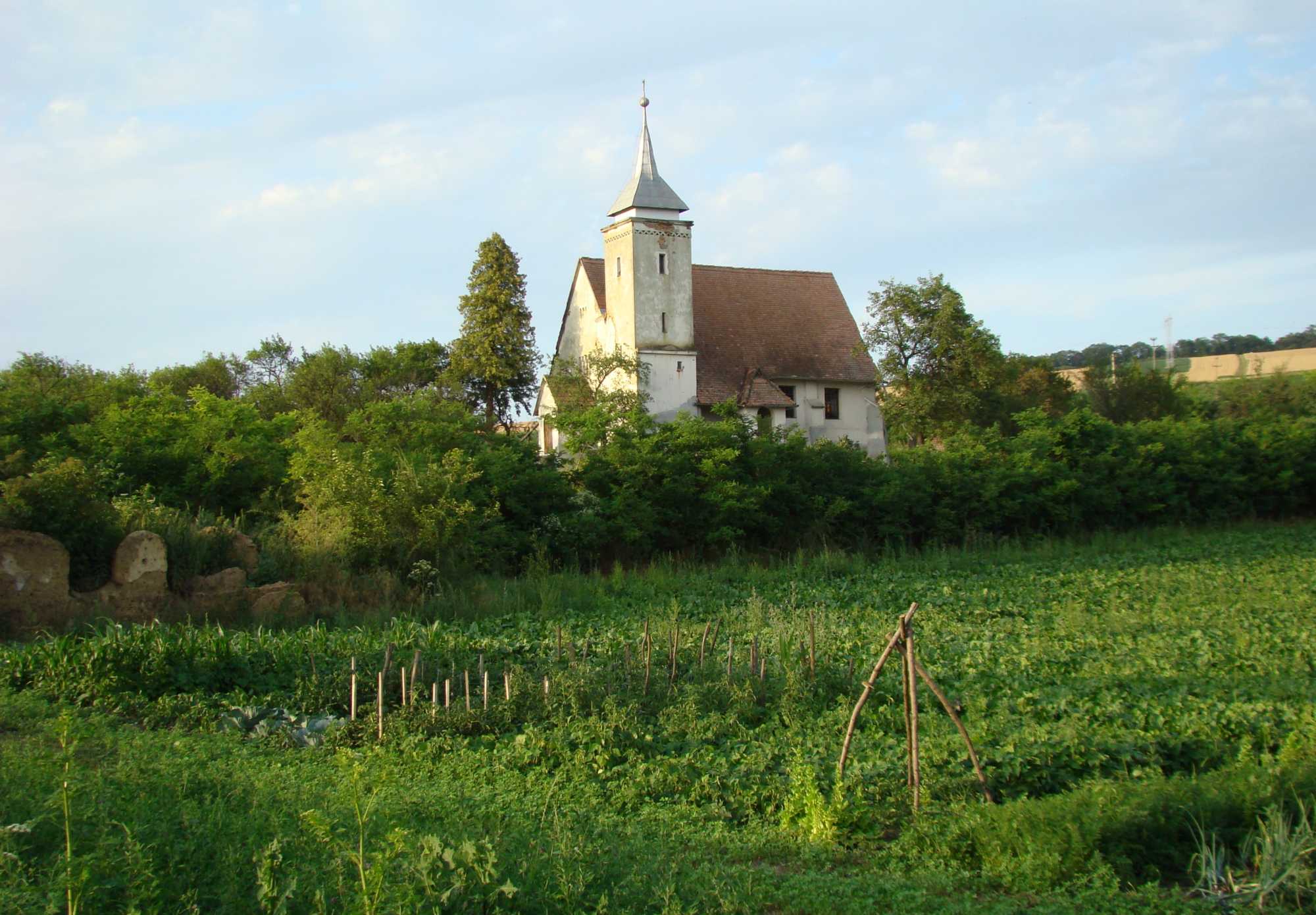 Marosvásárhelytől 33 km-re nyugatra a Mezőségi-patak mellett fekszik. | Fotó: Wikipédia