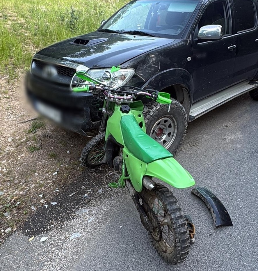 Viszgálják, hogyan ülhetett motorra a kiskorú. | Fotó: gorjonline.ro