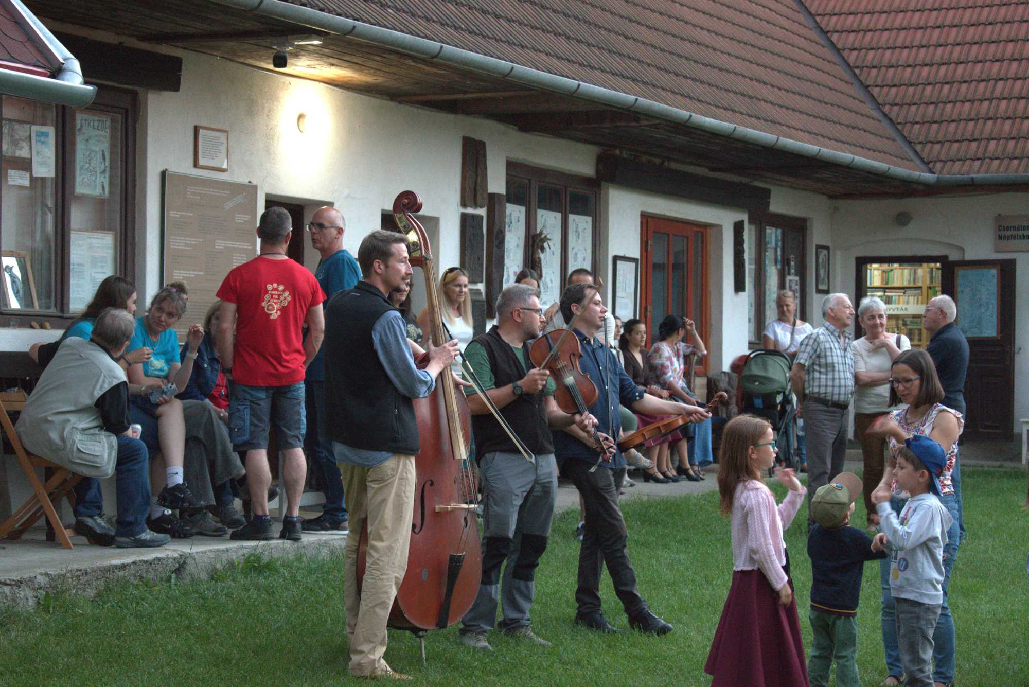 A szervezők táncházat is rendeztek