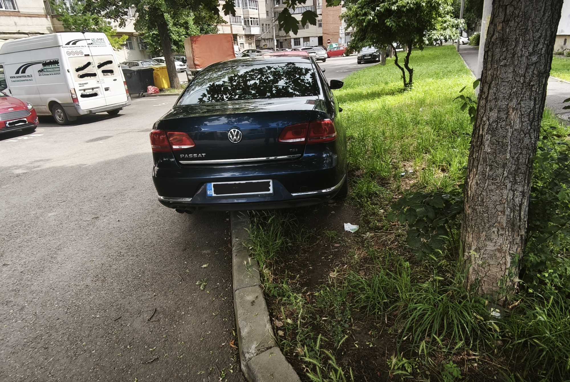 A zöldövezetben való szabálytalan parkolásért is borsosabb bírságot szabnak ki | Illusztráció: buzaucityreport.ro