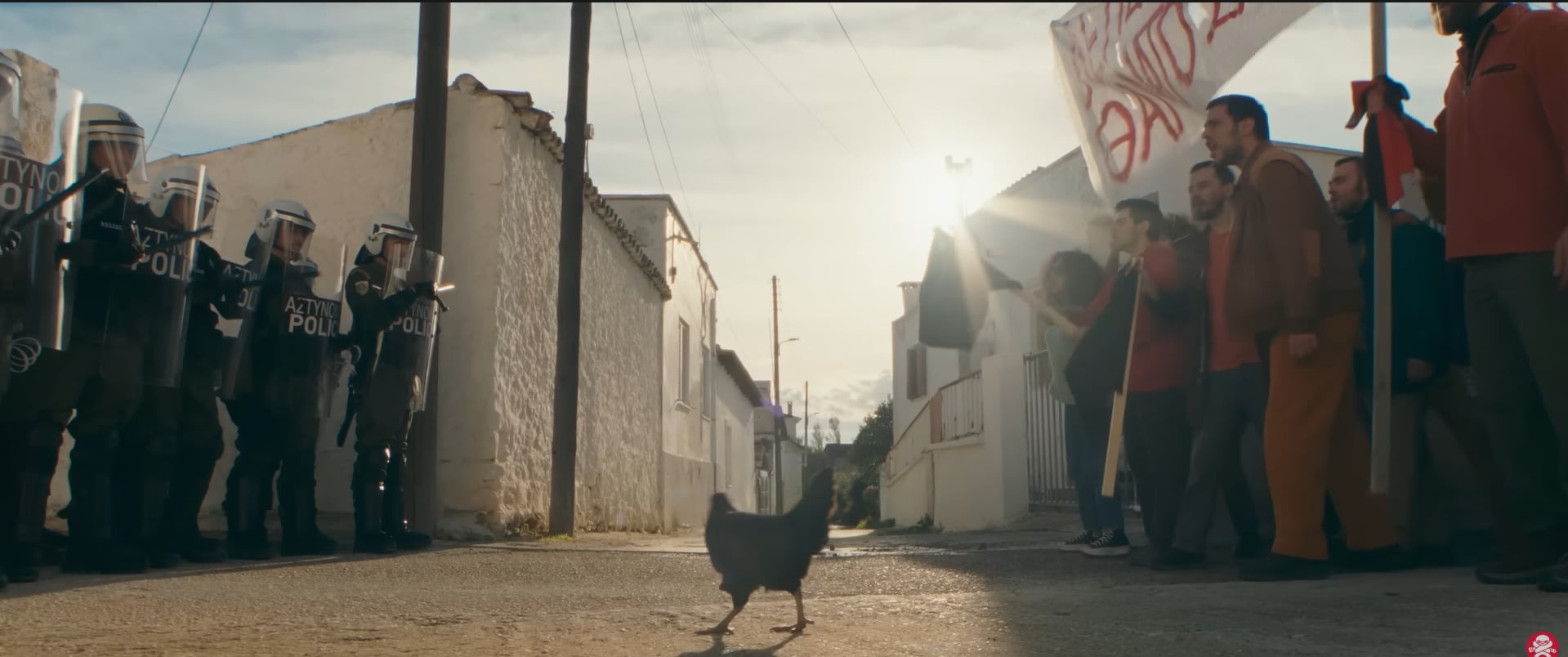 A film a görögországi illegális bevándorlásról (is) szól. | Képernyőmentés/Mozinet-magyar feliratos előzetes