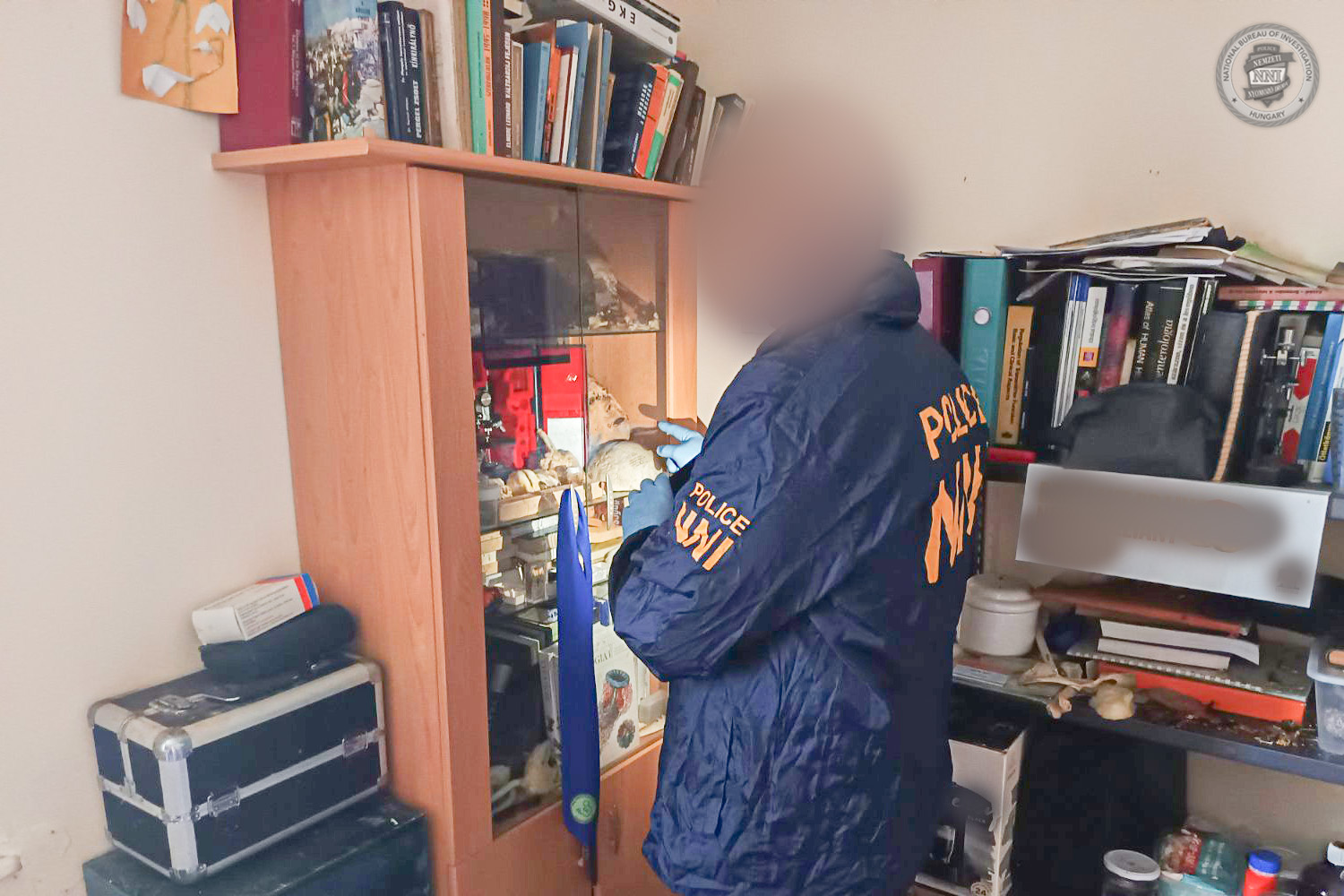 Ember tesztrészeket találtak az otthonában | Fotó: police.hu