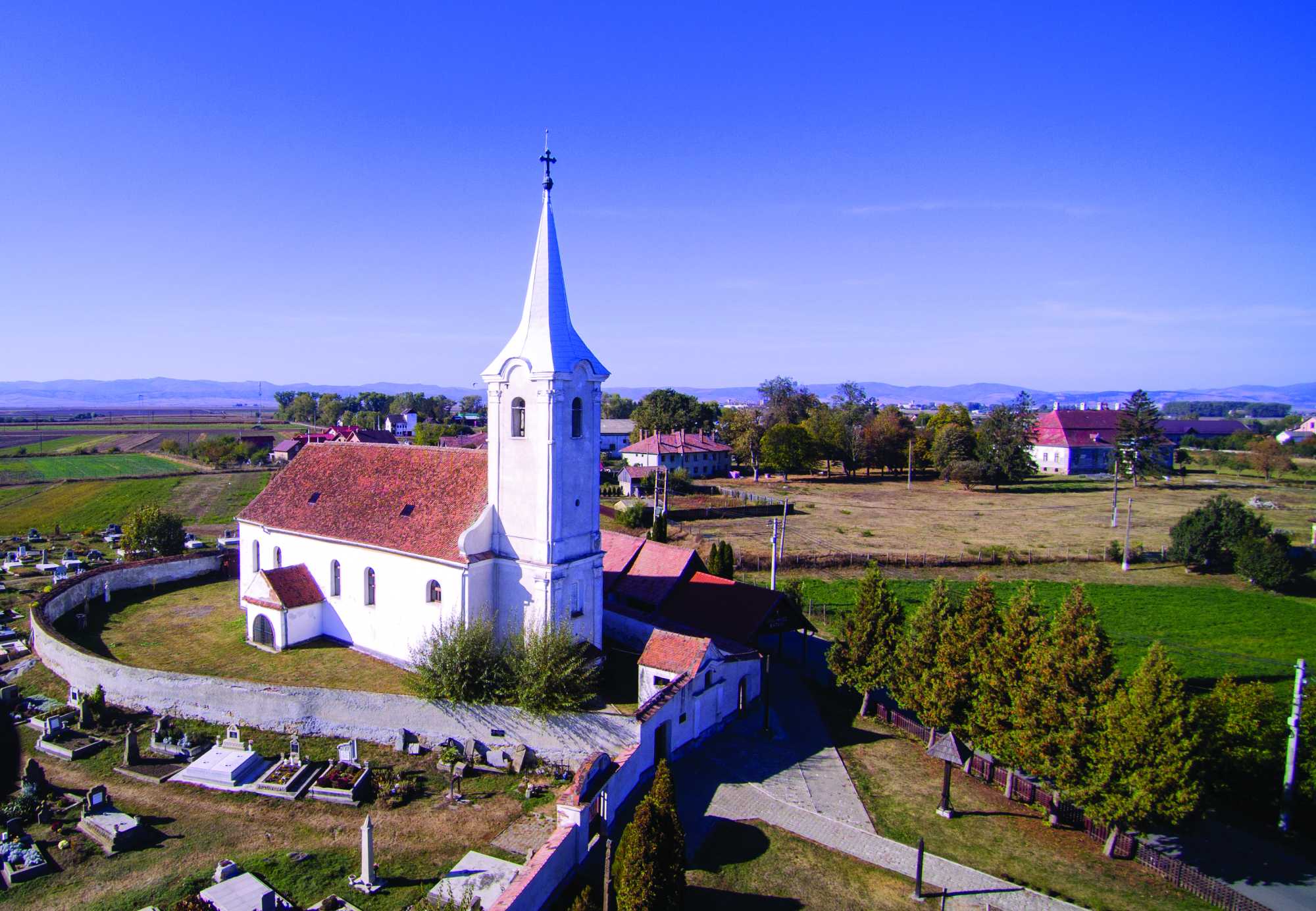 A szentkatolnai híveket Laczkó István fogja szolgálni. Képünkön a templom madártávlatból