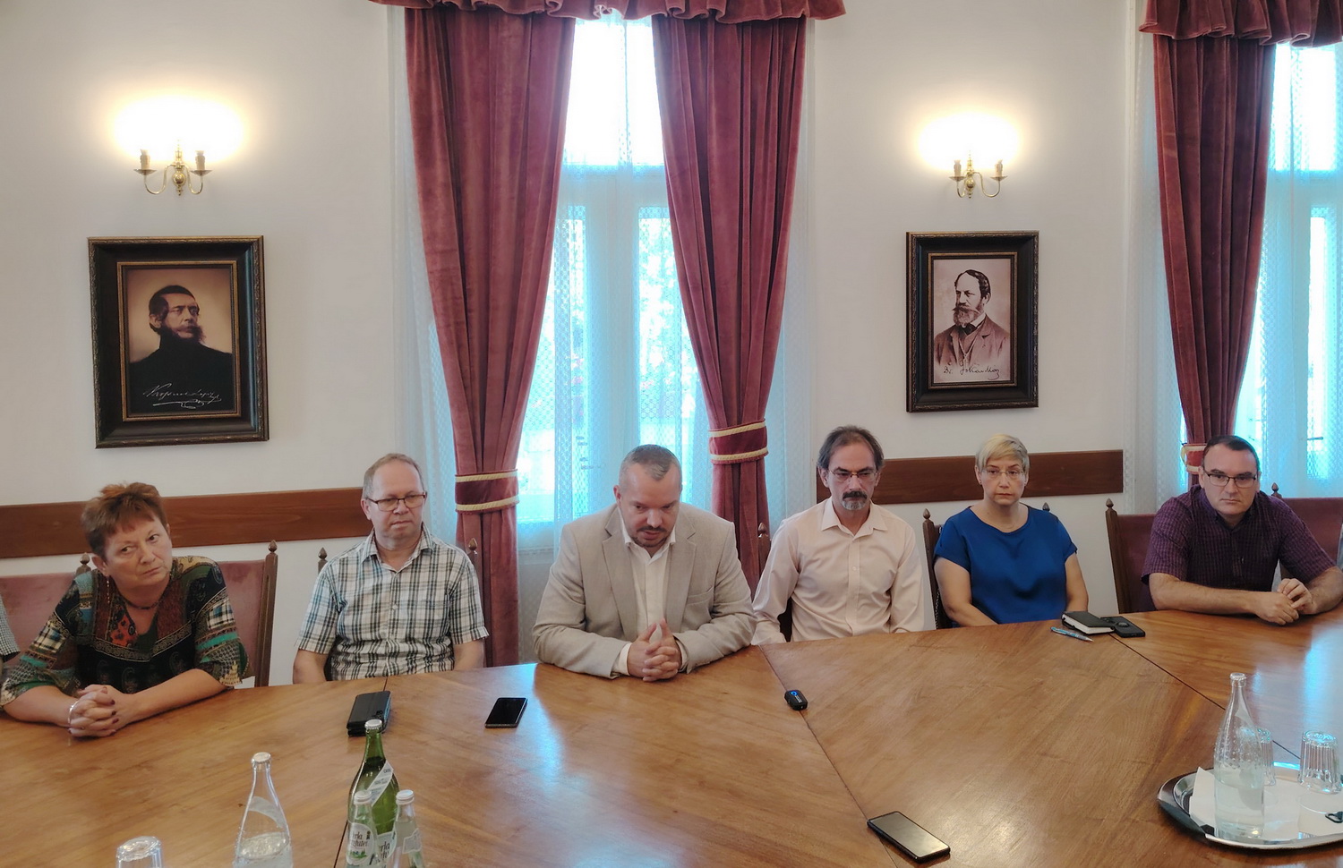 Hosszú egyeztetés után megegyeztek a város és a tanintézmények vezetői | A szerző fotói 