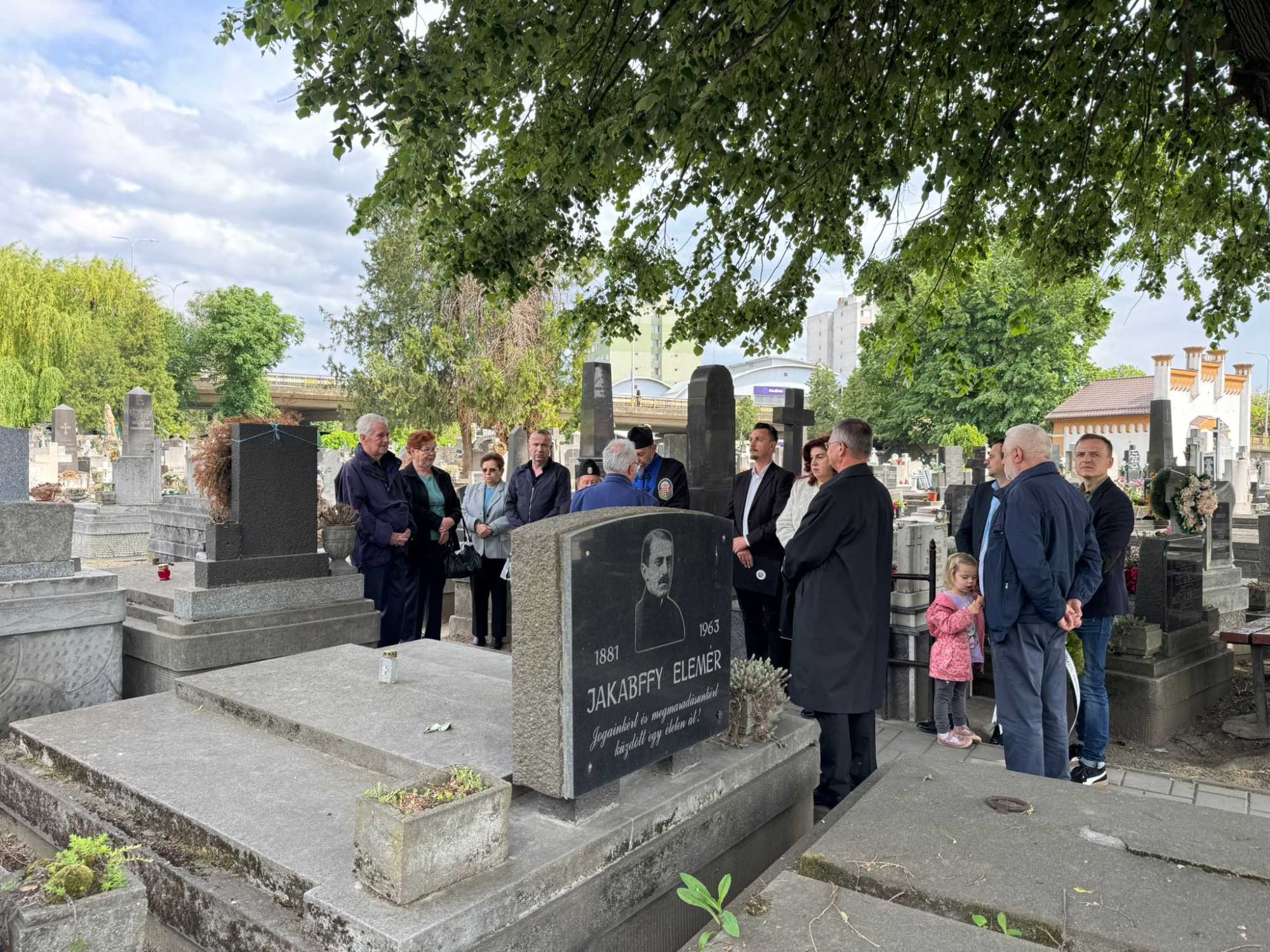 Jakabffy Elemér sírjánál is összegyűltek | Fotó: Czinzel László