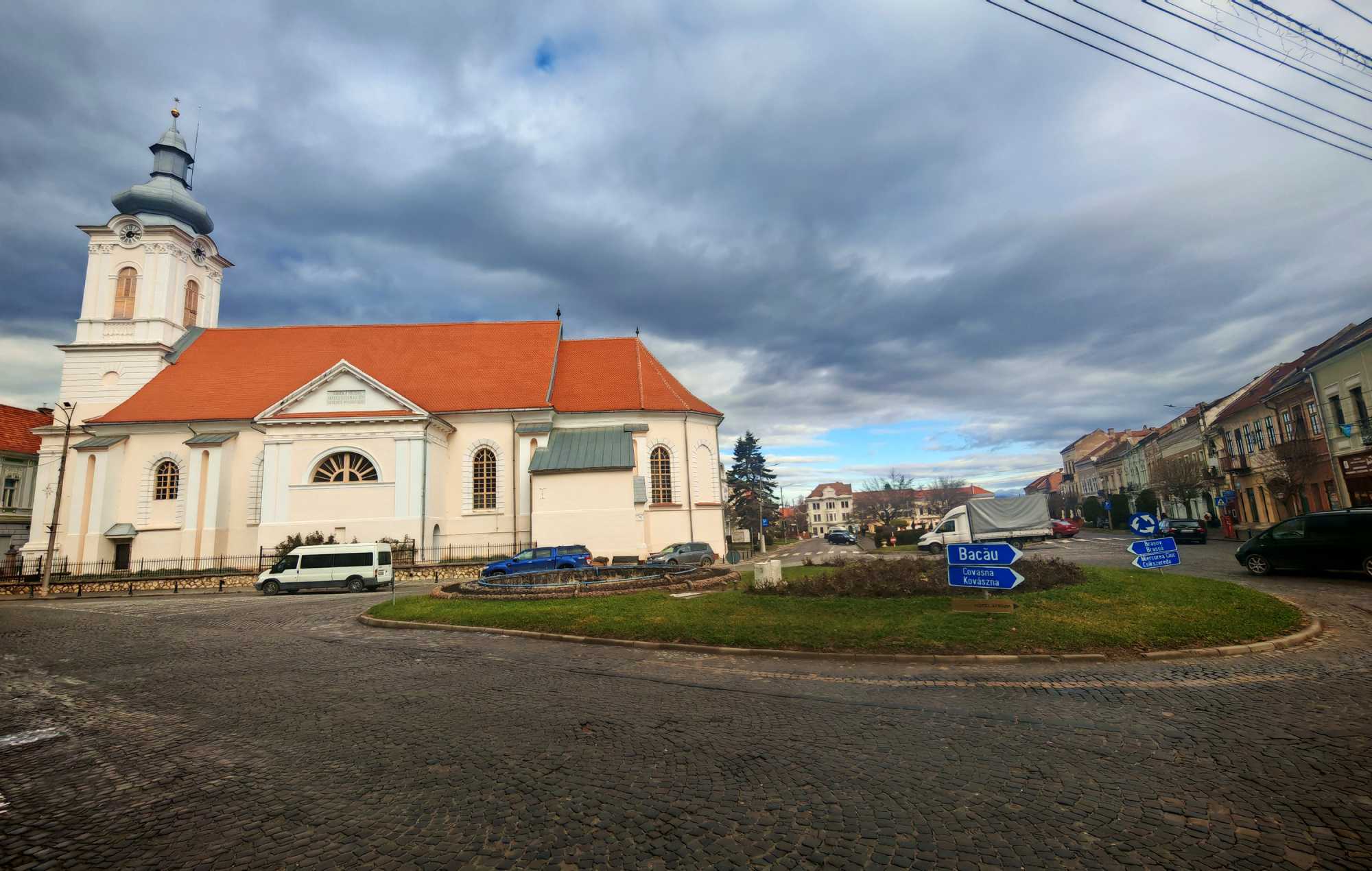 A szökőkút legtöbbször nem működik, gyakorlatilag csak körforgalom szerepet tölt be | A szerző felvétele