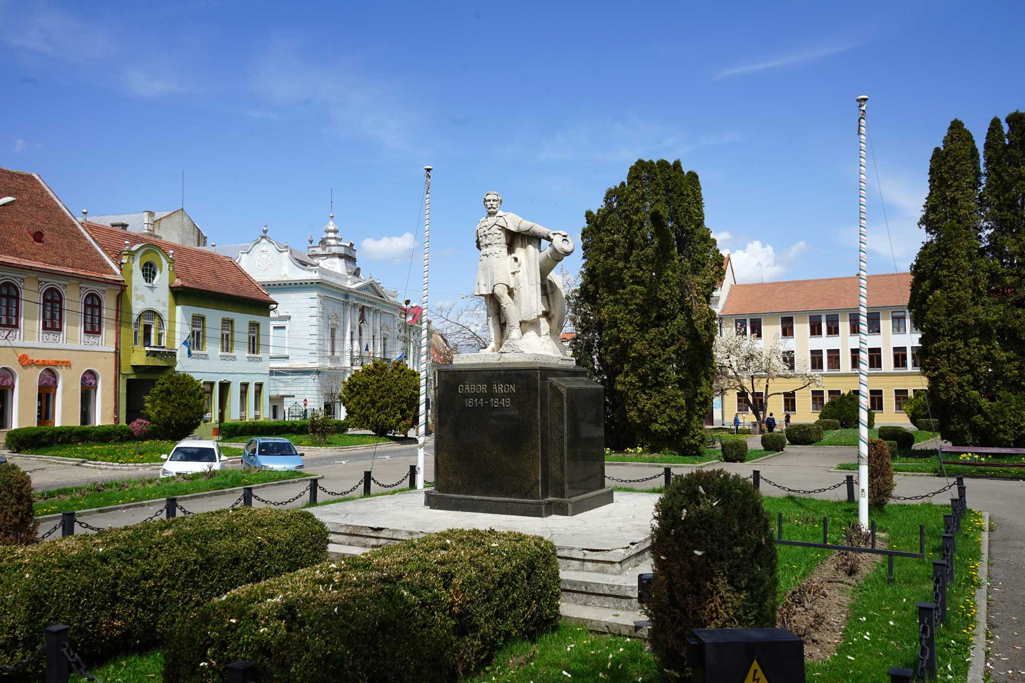 A Gábor Áron-szobor kiemeltebb helyre kerülne, „uralná” a teret | A szerző felvétele