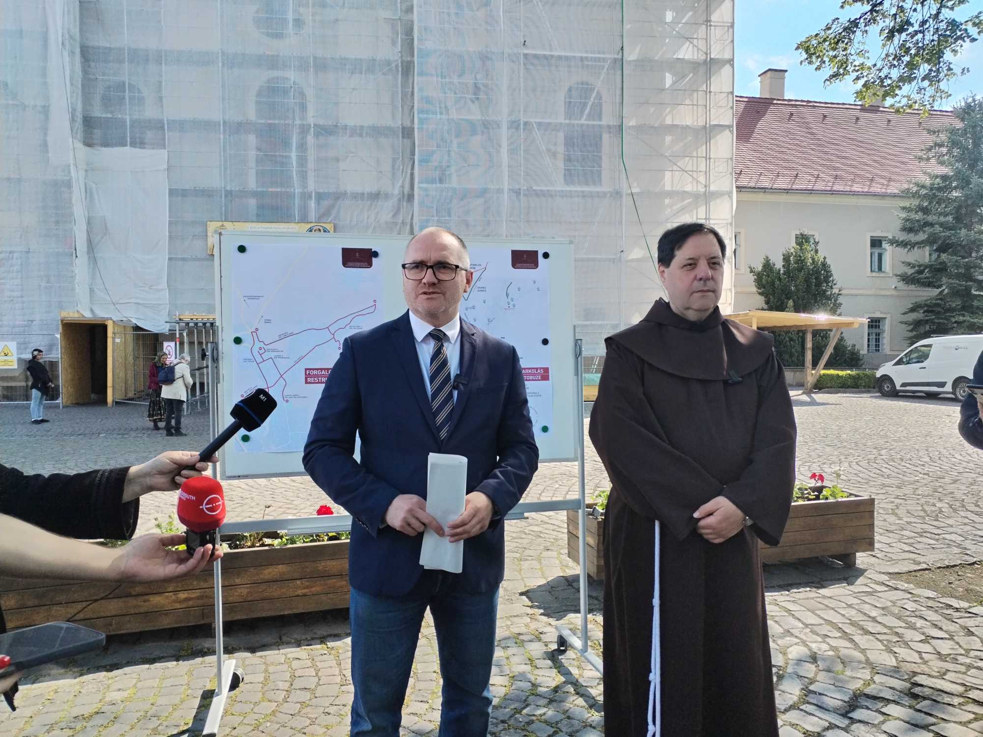 Korodi Attila és Timár Sándor Asztrik atya. | Fotók: F.E.