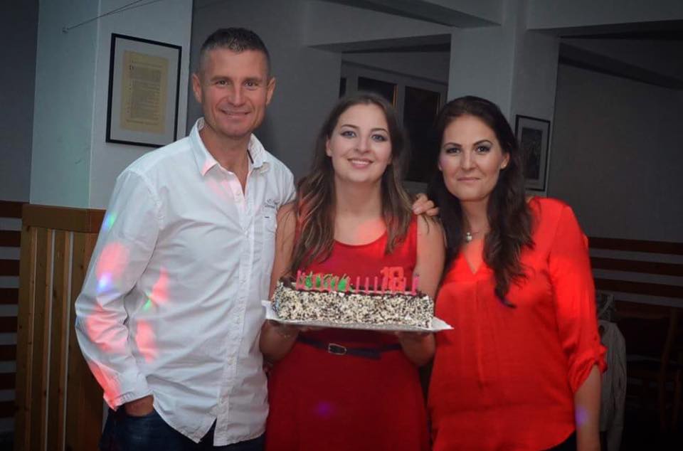 Krisztina szüleivel: Szeghalmi Andreával és Lászlóval | Fotó: Szeghalmi Krisztina Facebook oldala