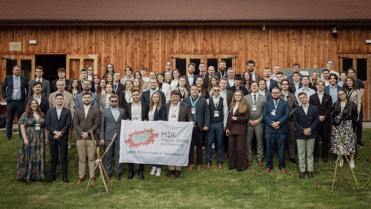 A Magyar Ifjúsági Konferencia 46. ülésének résztvevői Lábnyikon 2026. május 9-én l Fotó: Facebook