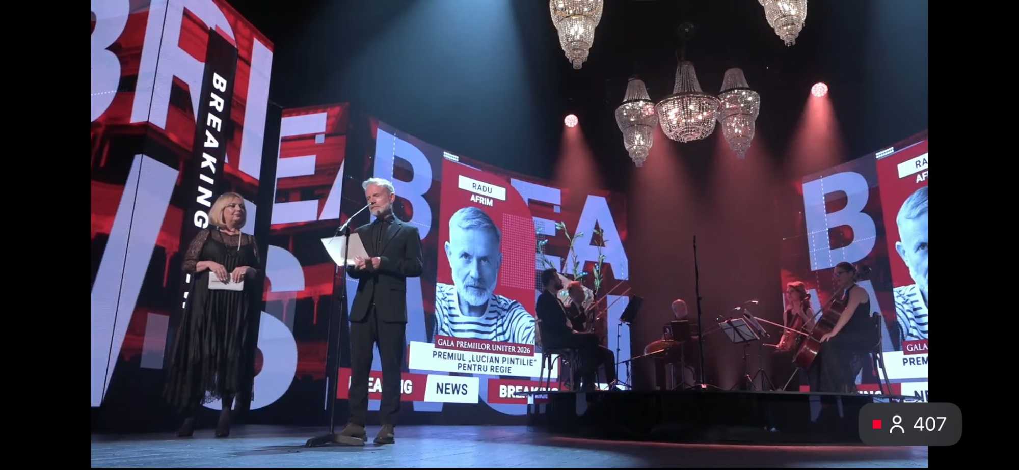 Radu Afrim kapta a legjobb rendezőnek járó UNITER díjat | Fotó: Tompa Miklós Társulat Facebook oldala