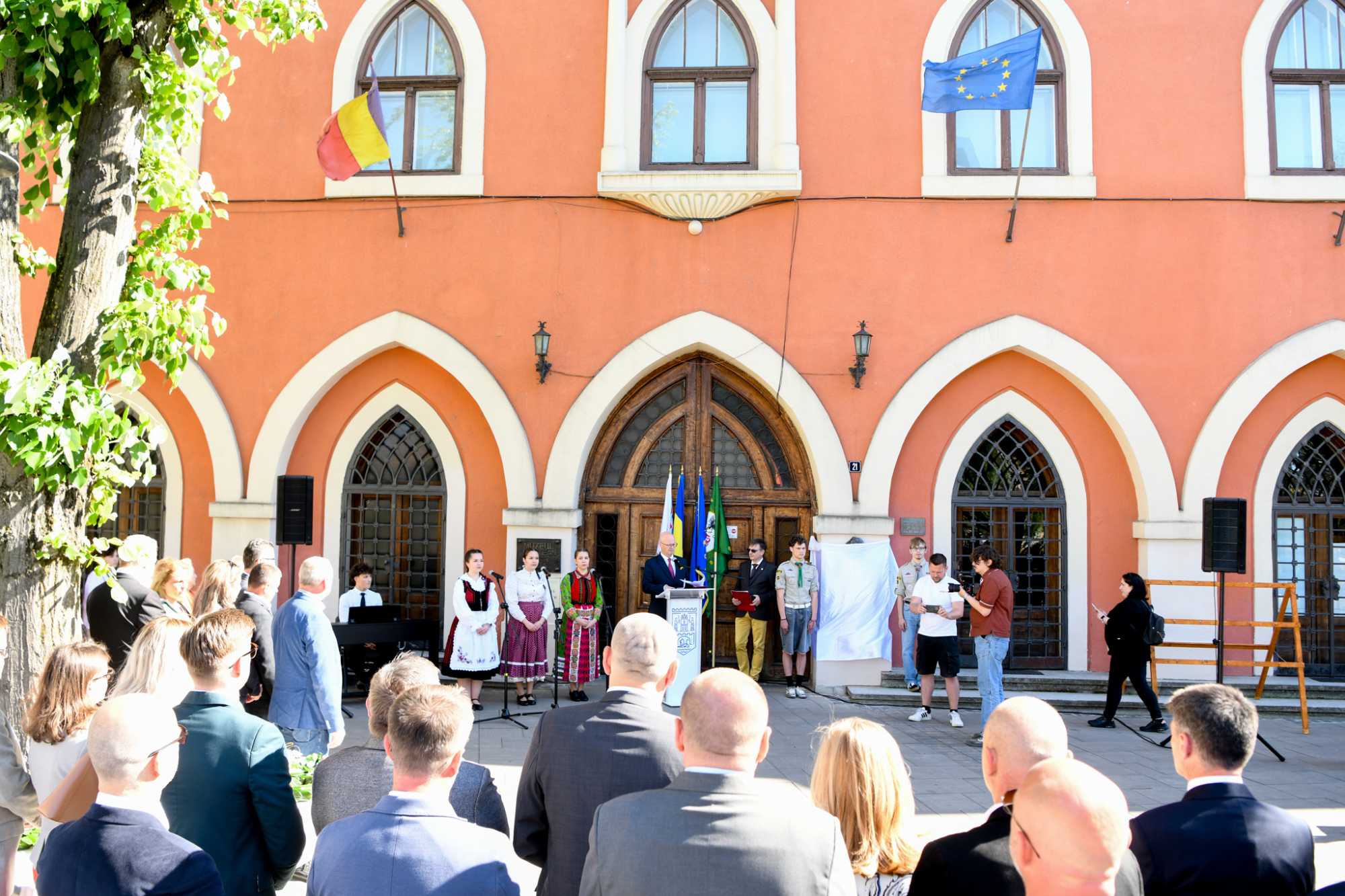 Az új főtéren avatták fel az emléktáblát | A szerző fotói 