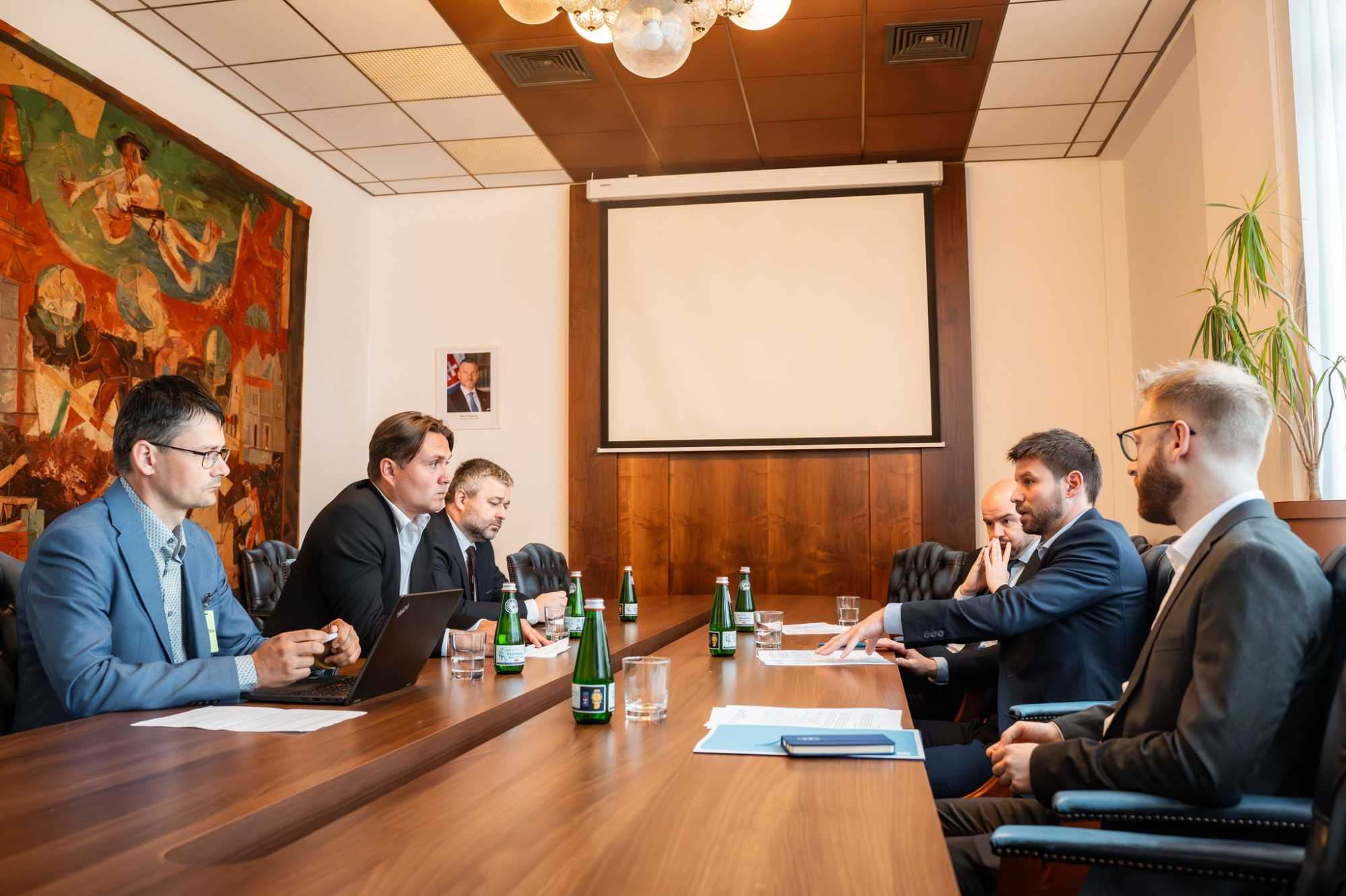 Tárgyal a PS és a Magyar Szövetség delegációja l Fotó. Facebook