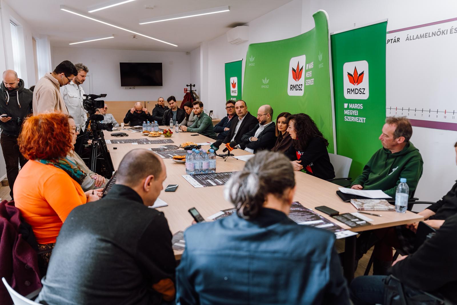 A megyei és város RMDSZ-szervezet hétfőn ismertette a programot | Fotó: RMDSZ Maros megyei szervezete