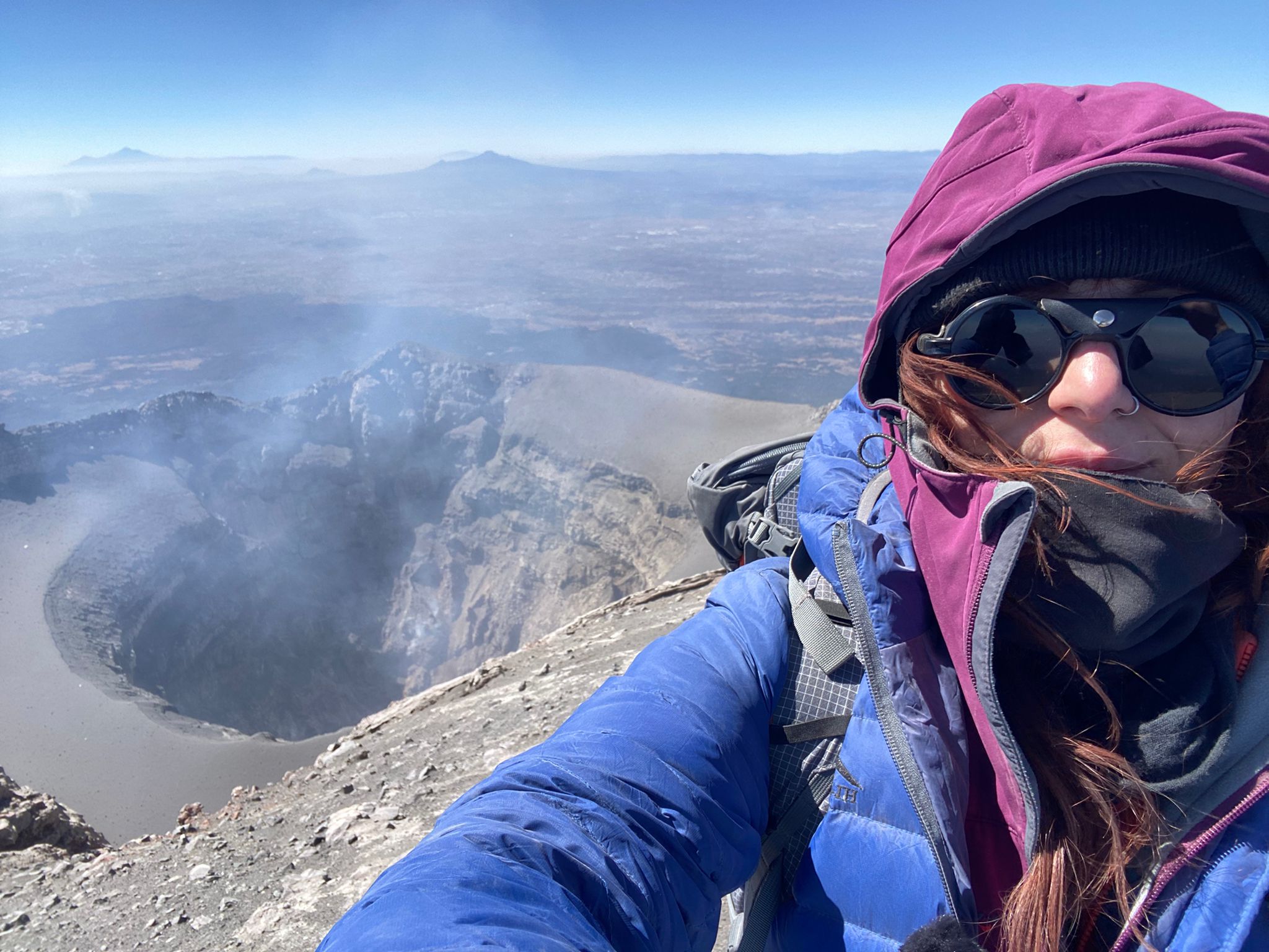 Sántha Xénia a vulkán tetején.