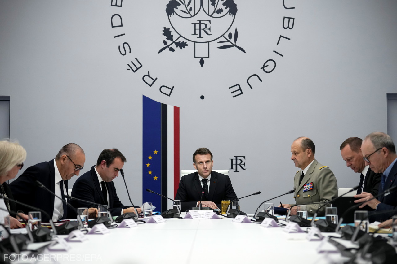 A francia elnök beszédet tart az iráni és közel-keleti helyzetről a Nemzeti Védelmi és Biztonsági Tanács ülésén, az Élysée-palotában, Párizsban, Franciaországban, 2026. március 1-jén. | Fotó: Agerpres