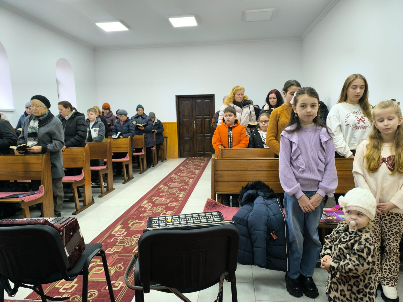 A gyerekek a háború árnyékában nőnek fel.