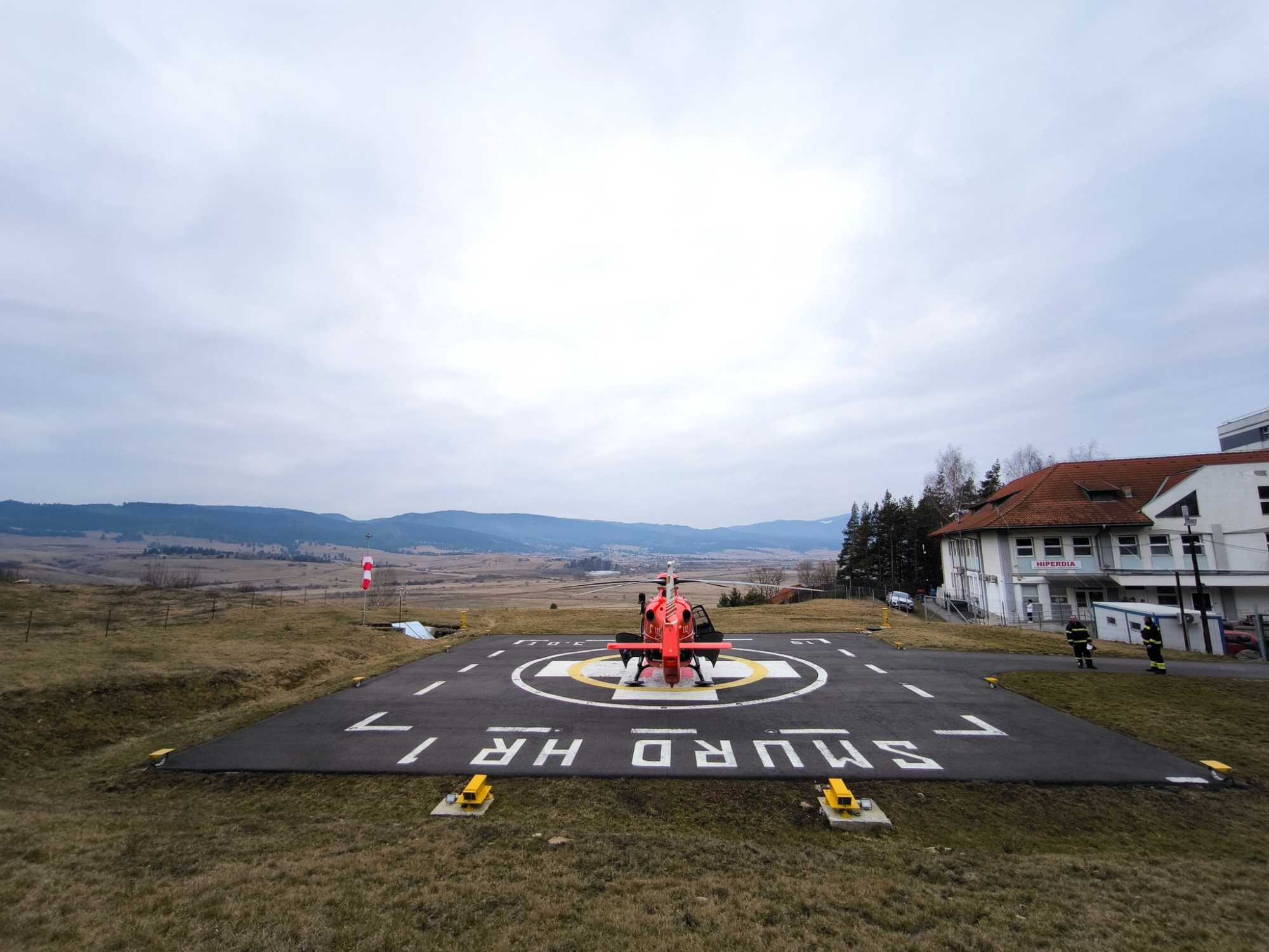 Két és fél éve fogahatnak helikoptert közvetlenül a kórház mellett | Fotó: Csíkszeredai Megyei Sürgősségi Kórház/Facebook
