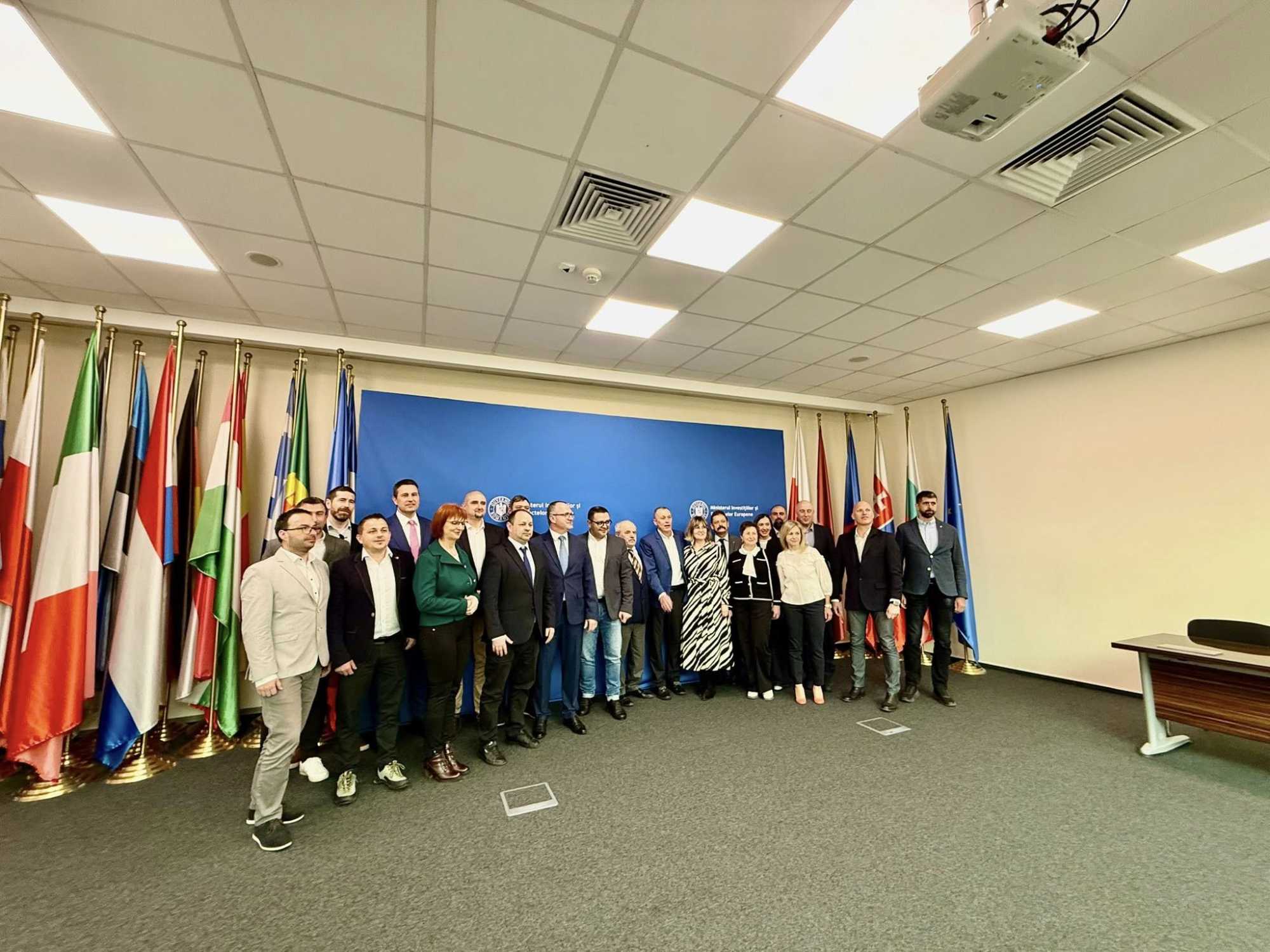 Aláírás után Bukarestben Fotó: Korodi Attila Facebook oldala