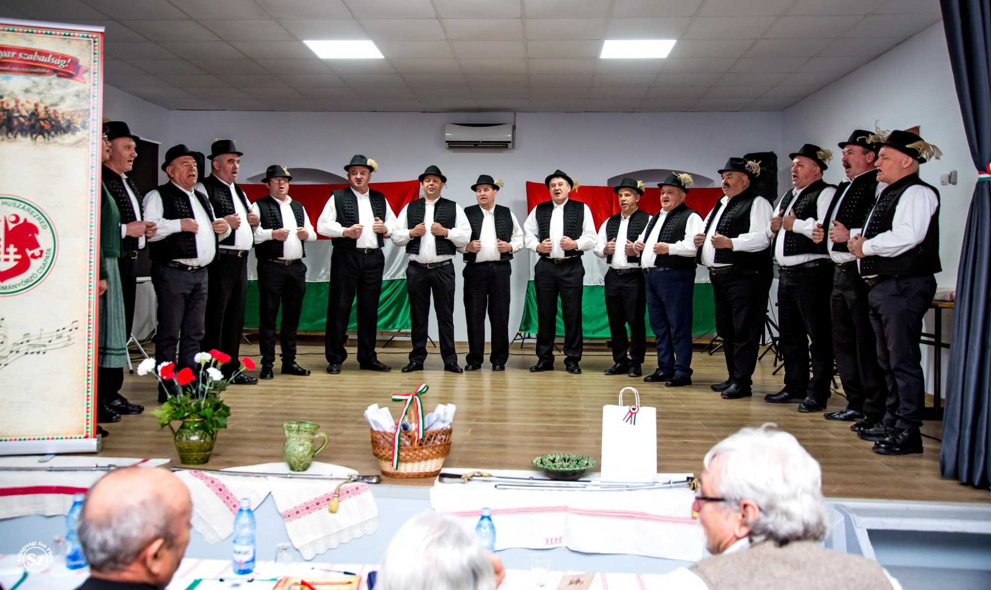 A férfikórus | A szerző felvételei