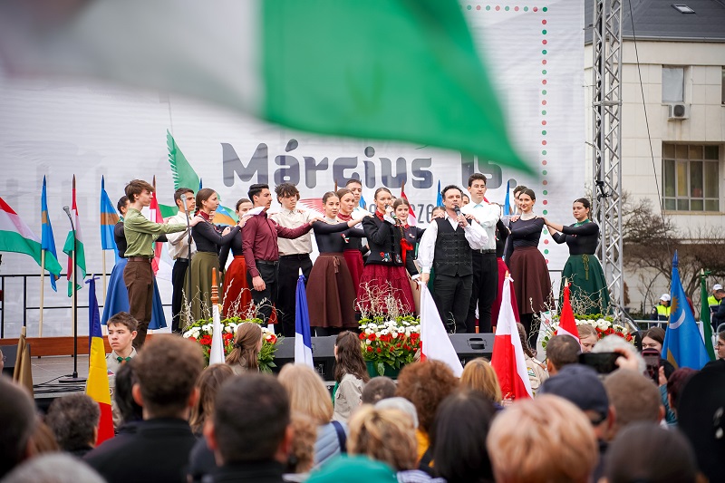 A központi ünnepség a Főtéren lesz