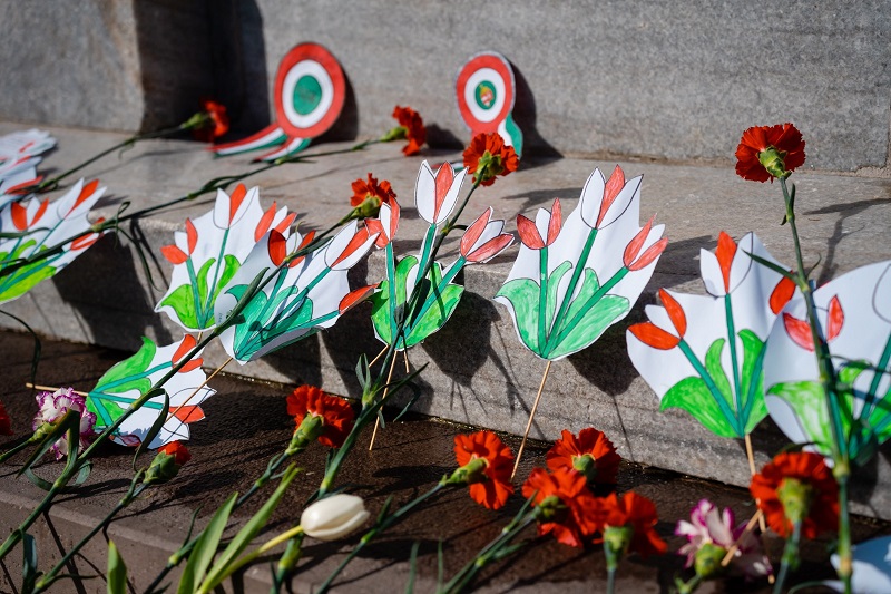 Trikolór szalagot készítenek