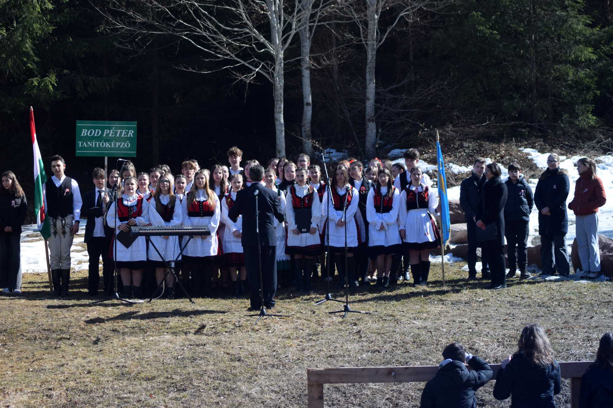 A tanítőképző diákjai énekelnek