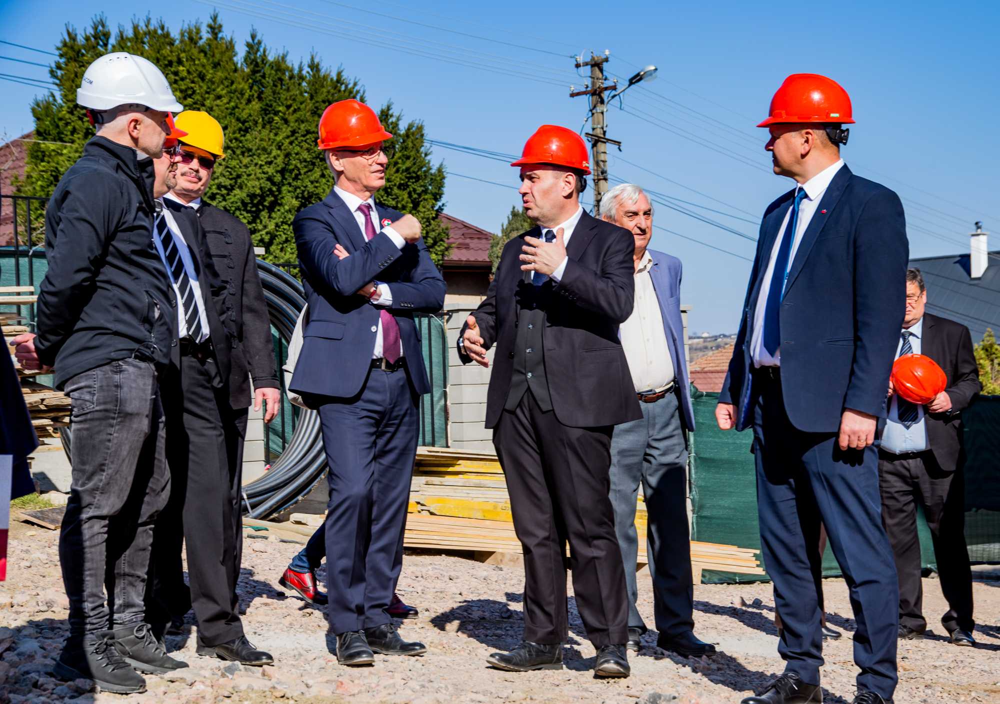 Soltész Miklós államtitkár körbevezették az építkezésen | Fotó: Kulcsár Mária